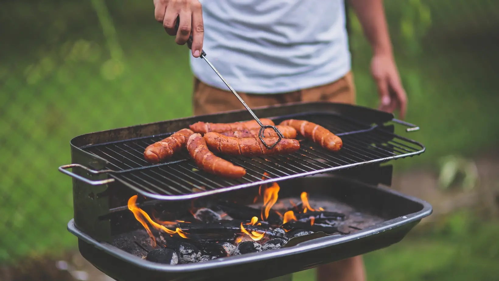 A legjobb kerti grill kiválasztása – grillezés otthon és kempingben